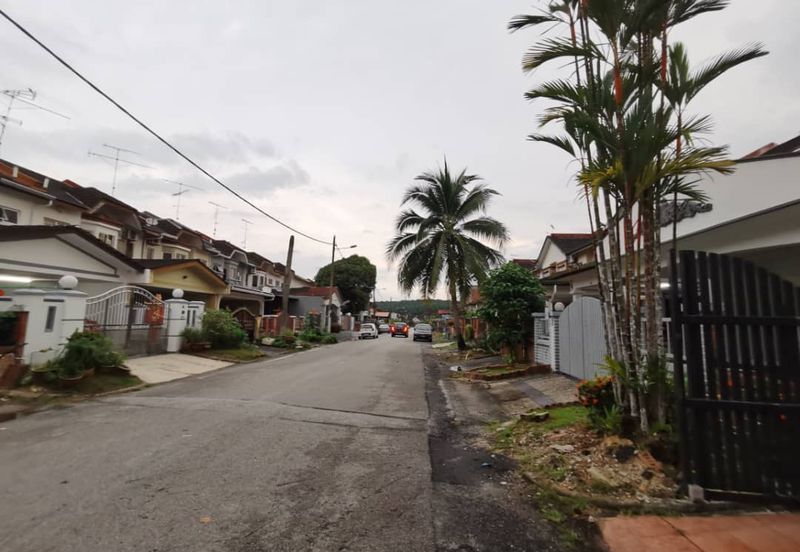 Kulai,Indahpura , Jalan Teratai - Double Storey Terrace House Endlot