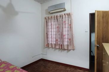 Kulai,Indahpura , Jalan Teratai - Double Storey Terrace House Endlot