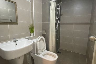 Kulai Bandar Putra- D’Putra SuitesS @ Service Apartment - Corner lot