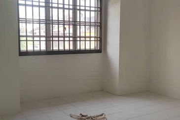 Kulai -Taman Putti Kulai - Jalan Sri Putri 11 -Double Storey House Unblock Unit