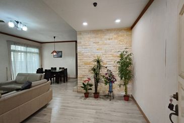 JB- Tmn Austin Heights -Double storey cluster house