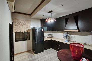 JB- Tmn Austin Heights -Double storey cluster house