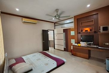 JB- Tmn Austin Heights -Double storey cluster house