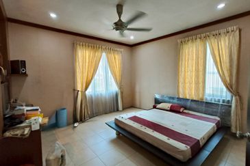 JB- Tmn Austin Heights -Double storey cluster house