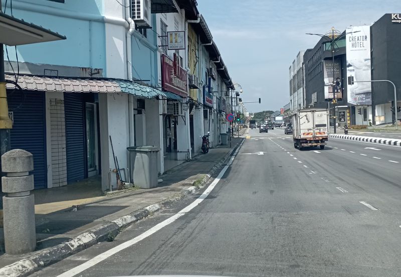 Kulai Street - Jalan Ismain -Double Storey Shoplot facing main road古来大街双层店出租