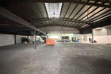 JB -Taman Johor @ Kempas -1.5 Storey Semi Detached Factory