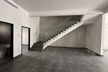 Kulai- Bandar Putra -Bukit Seni  ✅2.5 Storey terrace house ✅Unblock Unit ✅Brand New Unit 