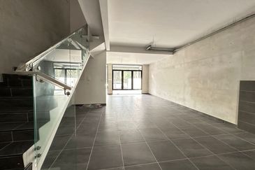 Kulai- Bandar Putra -Bukit Seni  ✅2.5 Storey terrace house ✅Unblock Unit ✅Brand New Unit 