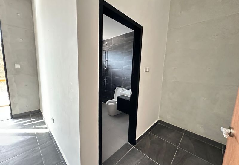 Kulai- Bandar Putra -Bukit Seni  ✅2.5 Storey terrace house ✅Unblock Unit ✅Brand New Unit 