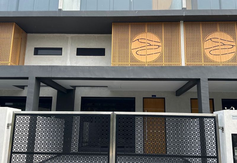 Kulai- Bandar Putra -Bukit Seni  ✅2.5 Storey terrace house ✅Unblock Unit ✅Brand New Unit 