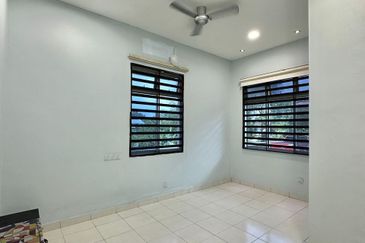 Kulai Bandar Putra - Jalan Tualang -Single Storey Terrace House End Lot