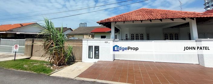 Single Storey Bungalow Huge side-land Renovated and Kitchen Extended, Melaka, Melaka Tengah