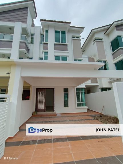 MacVilla 3 Storey Super-link Terrace House 5 bedrooms Guarded Gated, Melaka, Melaka Tengah