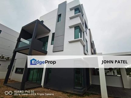 2.5 Storeys Super-link 6 Rooms Renovated with Kitchen Cabinets 2690 sqft, Melaka, Melaka Tengah