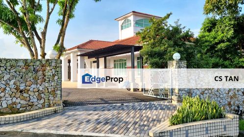 Leisure Farm Bungalow House, Fully Furnish & Renovated, Private pool, Johor, Gelang Patah