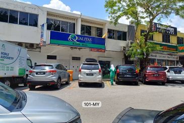 Seksyen 2, Shah Alam (Near UITM) Ground Floor Shoplot [CROWDED AREA] HOT RENT!!!