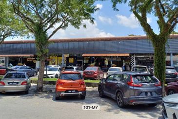 Seksyen 2, Shah Alam (Near UITM) Ground Floor Shoplot [CROWDED AREA] HOT RENT!!!