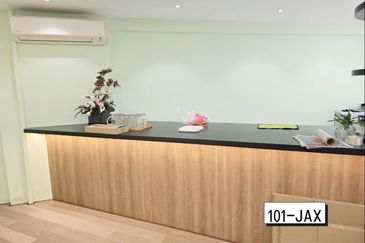 Jalan Raja Bot Klang (Near Restoran Boston) 4 Storey + Roof Top Corner Commercial Building [FOR SALE]