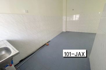 Mohd Tahir, Taman Saujana Klang Double Storey Terrace House [NEWLY PAINTED] FOR SALE!!!