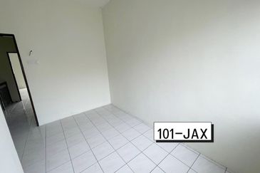 Mohd Tahir, Taman Saujana Klang Double Storey Terrace House [NEWLY PAINTED] FOR SALE!!!