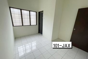 Mohd Tahir, Taman Saujana Klang Double Storey Terrace House [NEWLY PAINTED] FOR SALE!!!