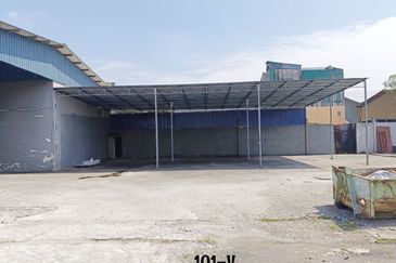 Bukit Rimau, Shah Alam Bungalow House with Warehouse [FOR RENT]