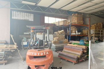 Bukit Rimau, Shah Alam Bungalow House with Warehouse [FOR RENT]