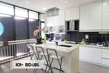 [LOW DENSITY] VALUE BUY!!! Maple Terrace, Denai Alam Triple Storey Endlot Superlink House