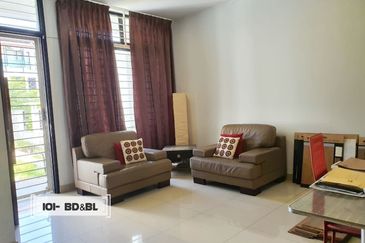 [VALUE BUY] WITH PRIVATE GARAGE!!! Maple Terrace, Denai Alam Triple Storey Superlink House