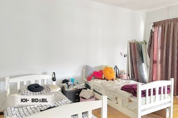 [VALUE BUY] WITH PRIVATE GARAGE!!! Maple Terrace, Denai Alam Triple Storey Superlink House