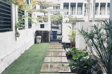 [VALUE BUY] WIth Private Garage!!!  Maple Terrace, Denai Alam Triple Storey Superlink House