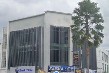 ROI 4.56% 3 Storey Corner Shoplot Equator Taman Equine Seri Kembangan