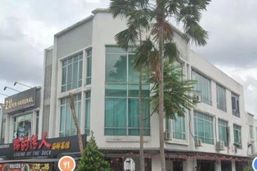 ROI 4.56% 3 Storey Corner Shoplot Equator Taman Equine Seri Kembangan