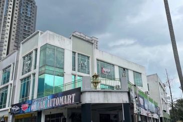 ROI 4.56% 3 Storey Corner Shoplot Equator Taman Equine Seri Kembangan