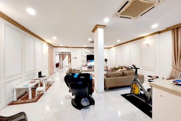 Move In Condition 3 Storey Bungalow House With Pool Bukit Jelutong Shah Alam