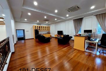 Move In Condition 3 Storey Bungalow House With Pool Bukit Jelutong Shah Alam