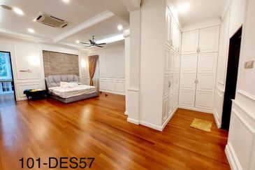 Move In Condition 3 Storey Bungalow House With Pool Bukit Jelutong Shah Alam