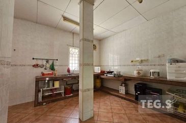 Good Condition 2 Storey House Anggerik Eria Kota Kemuning