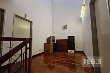 Good Condition 2 Storey House Anggerik Eria Kota Kemuning