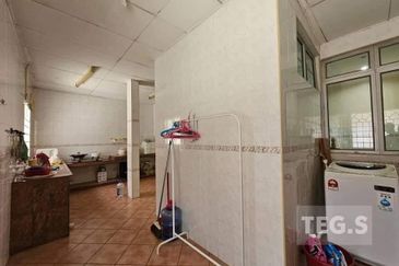 Good Condition 2 Storey House Anggerik Eria Kota Kemuning