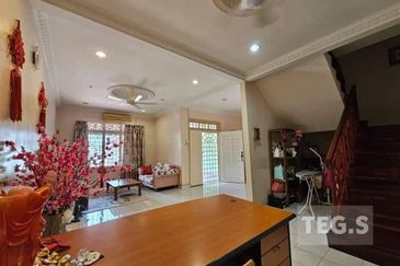 Good Condition 2 Storey House Anggerik Eria Kota Kemuning