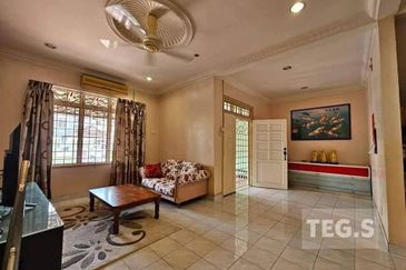 Good Condition 2 Storey House Anggerik Eria Kota Kemuning