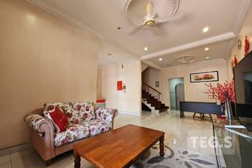 Good Condition 2 Storey House Anggerik Eria Kota Kemuning