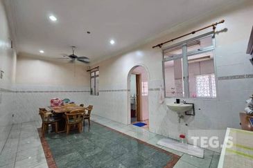 Good Condition 2 Storey House Anggerik Eria Kota Kemuning