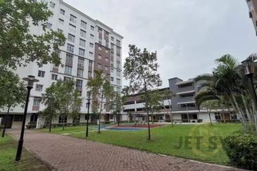 Azaria Apartment @ Bandar Paklands