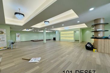 LIMITED UNIT‼️4.5 Storey Corner Commercial Building Klang City Centre Klang