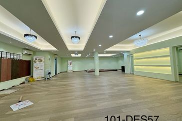 LIMITED UNIT‼️4.5 Storey Corner Commercial Building Klang City Centre Klang