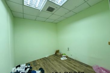 LIMITED UNIT‼️4.5 Storey Corner Commercial Building Klang City Centre Klang