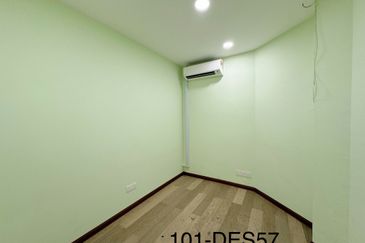 LIMITED UNIT‼️4.5 Storey Corner Commercial Building Klang City Centre Klang