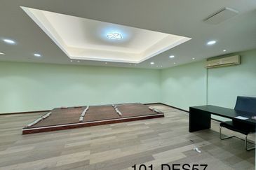 LIMITED UNIT‼️4.5 Storey Corner Commercial Building Klang City Centre Klang